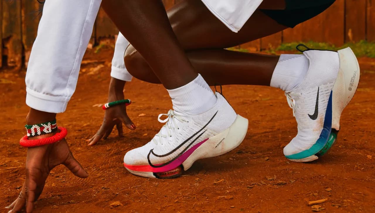 Zapatillas para correr con placa de carbono: mejora tu rendimiento hoy