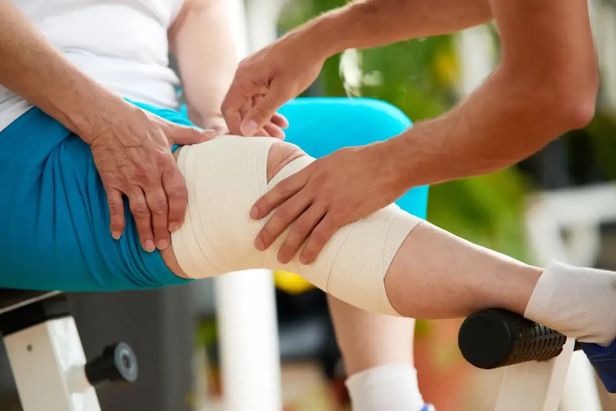 Cómo curar un desgarro muscular: métodos efectivos y tiempos de recuperación