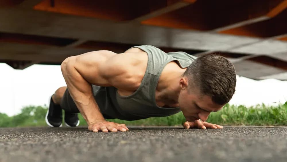 Qué músculos trabajan las flexiones y cómo mejorar tu rutina eficazmente