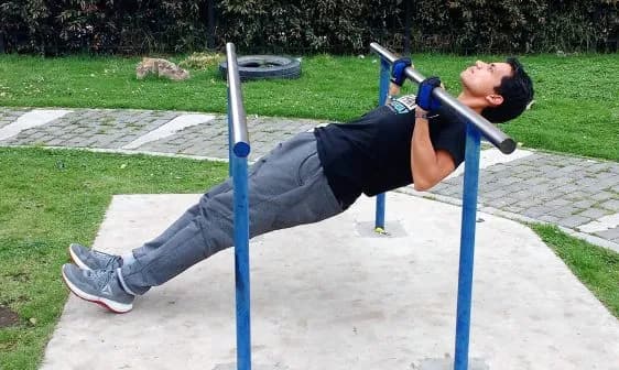Ejercicios de calistenia para biceps: fortalece tus brazos sin pesas